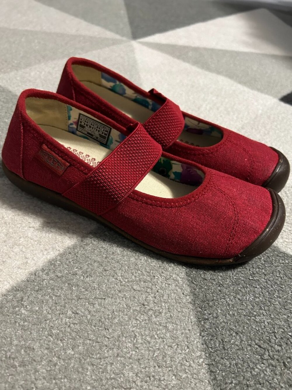 Keen Women's Sienna Red Canvas Maryjane Slip-on Shoes Elastic Strap Women's 6